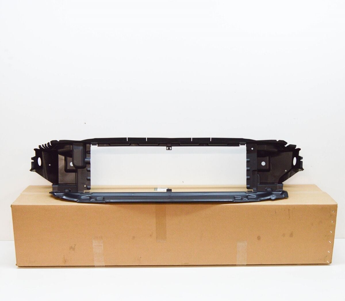 LR139126 - ÖN TAMPON ALT DEFLEKTÖR (DİSC.SPORT/NEW EVOQUE 19>) - Land Rover