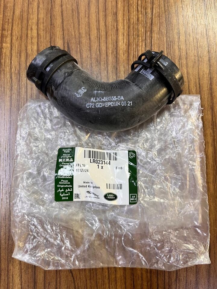 LR023144 - TERMOSTAT HORTUMU 4.4L V8 (VOGUE/SPORT) - Land Rover