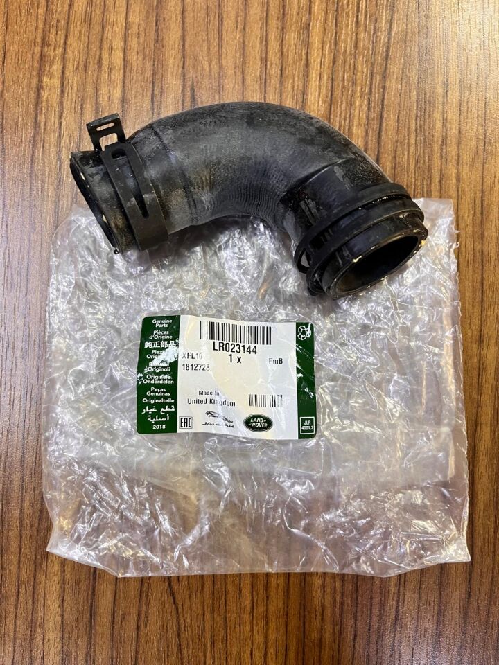 LR023144 - TERMOSTAT HORTUMU 4.4L V8 (VOGUE/SPORT) - Land Rover