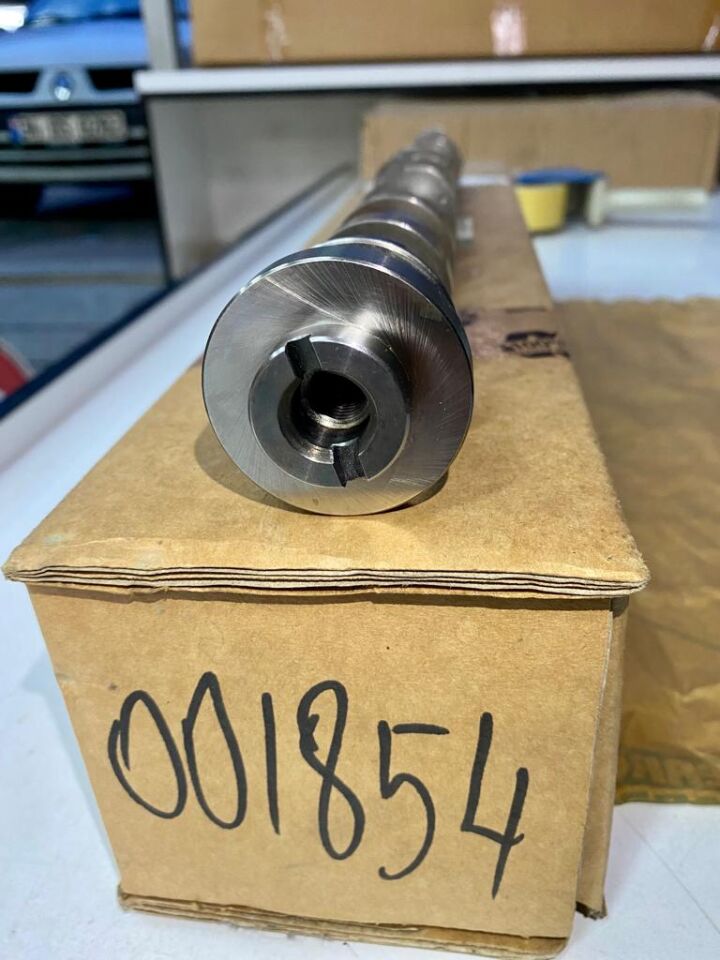 LR001854 - EGZANTRİK MİLİ EMME SOL (3.6/VOGUE) - Land Rover