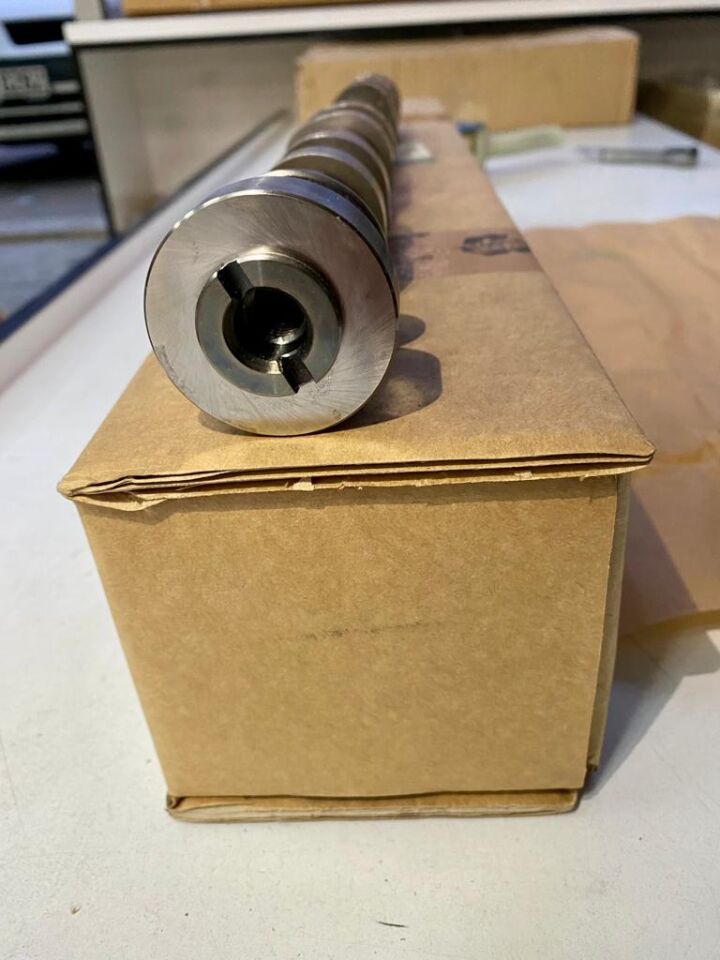 LR001855 - EGZANTRİK MİLİ EGZOST SAĞ (3.6/VOGUE) - Land Rover