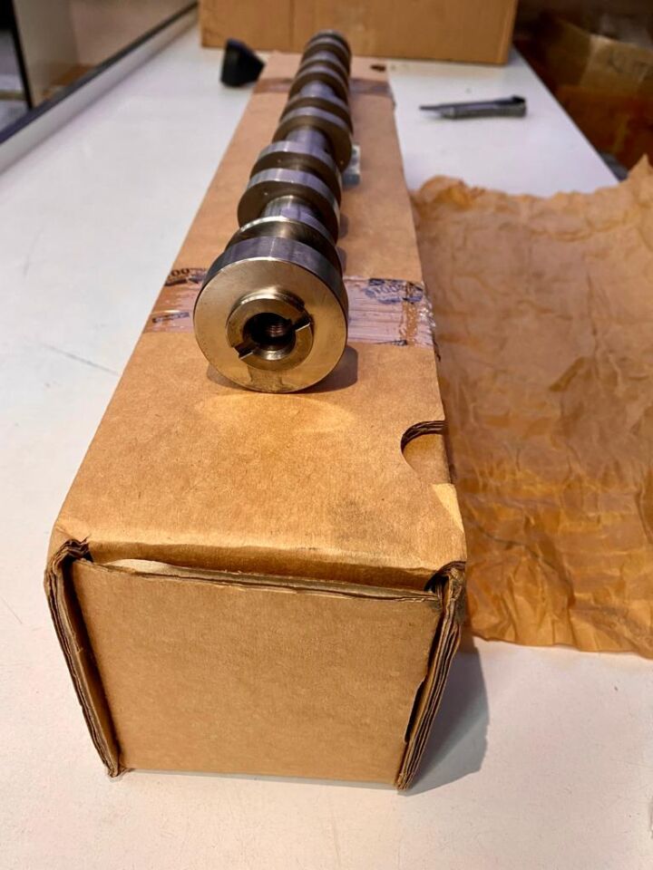 LR001856 - EGZANTRİK MİLİ EGZOST SOL (3.6/VOGUE) - Land Rover