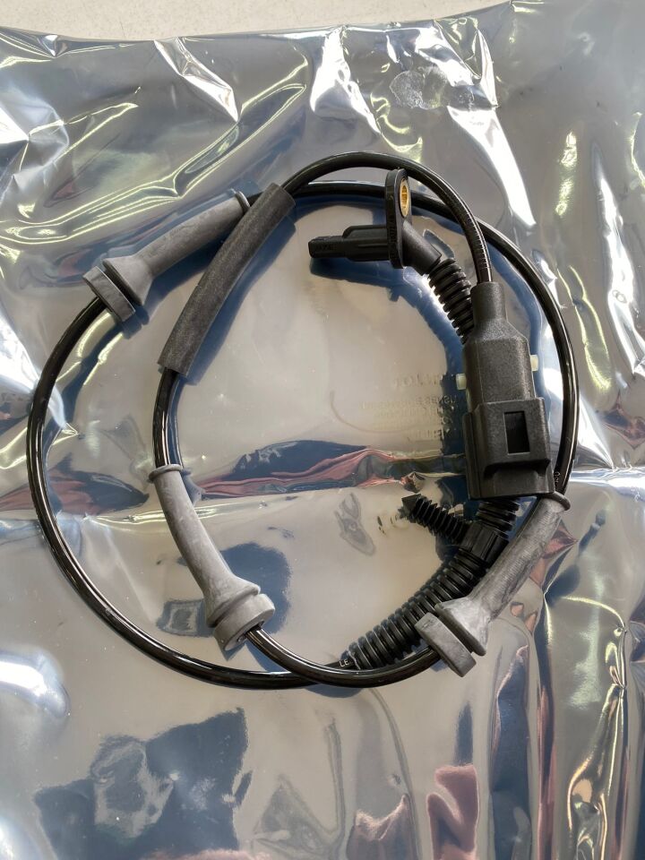 LR001056 - ABS SENSÖRÜ ÖN (2.2) - Land Rover