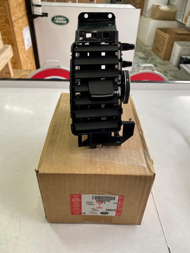 LR098233 - TORPİDO IZGARA SAĞ (DİSCOVERY 5) - Land Rover