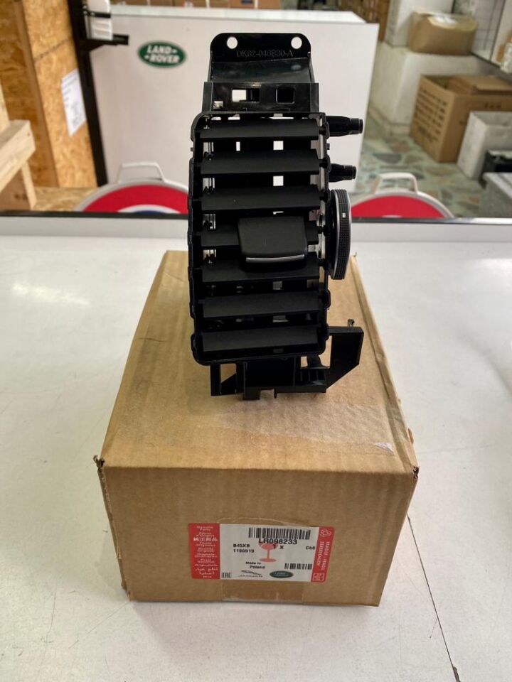 LR098233 - TORPİDO IZGARA SAĞ (DİSCOVERY 5) - Land Rover