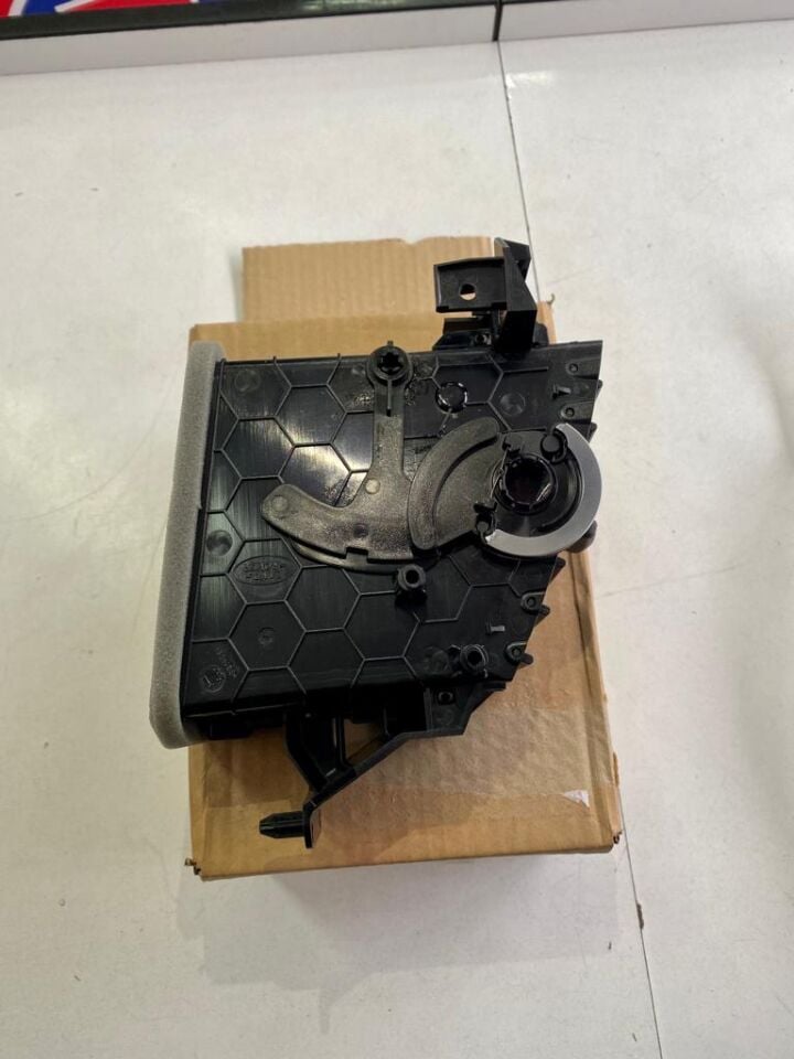 LR098233 - TORPİDO IZGARA SAĞ (DİSCOVERY 5) - Land Rover