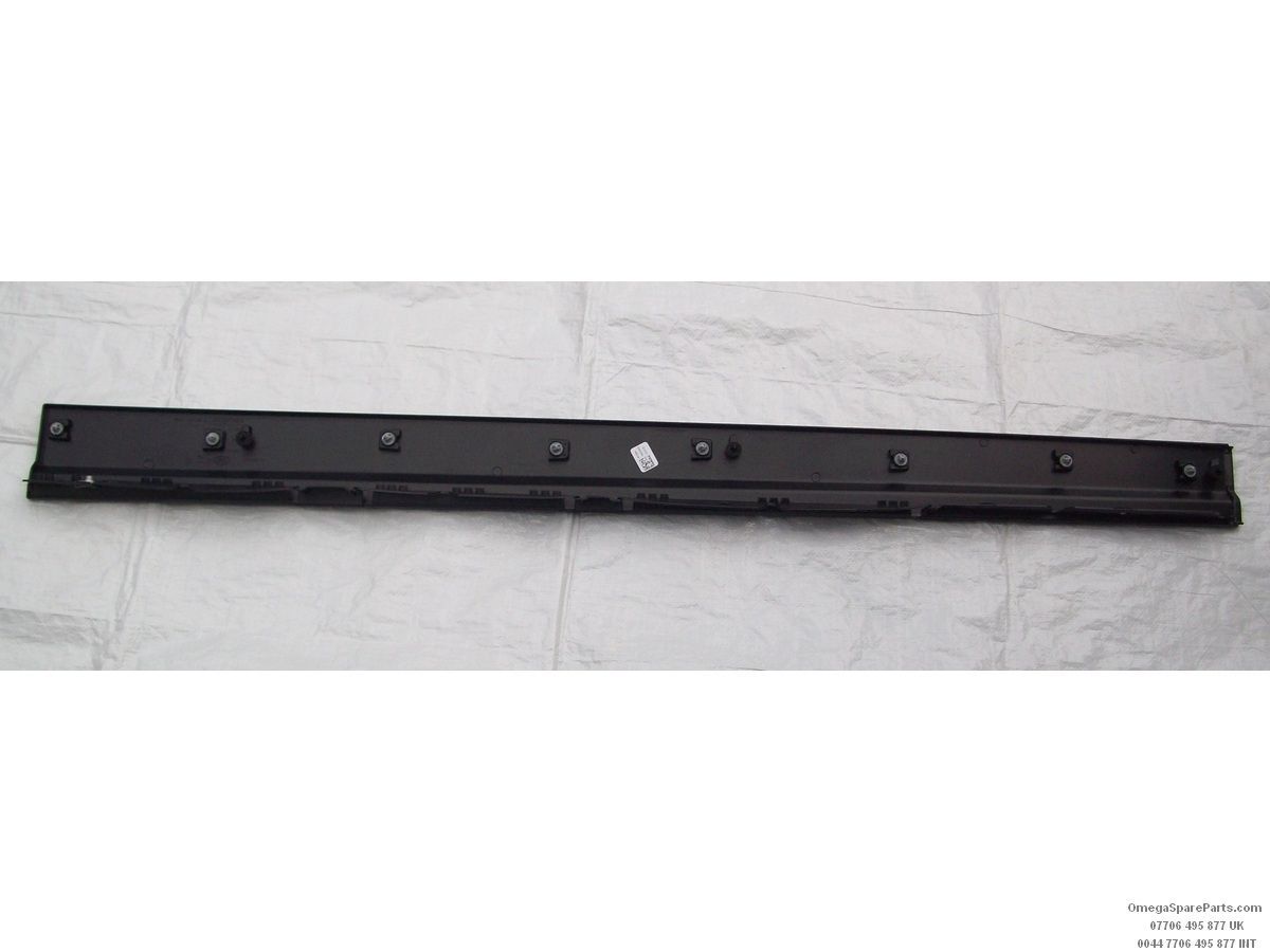 LR153251 - ÖN KAPI ALT KAPLAMA SAĞ (NEW VOGUE 22>) - Land Rover