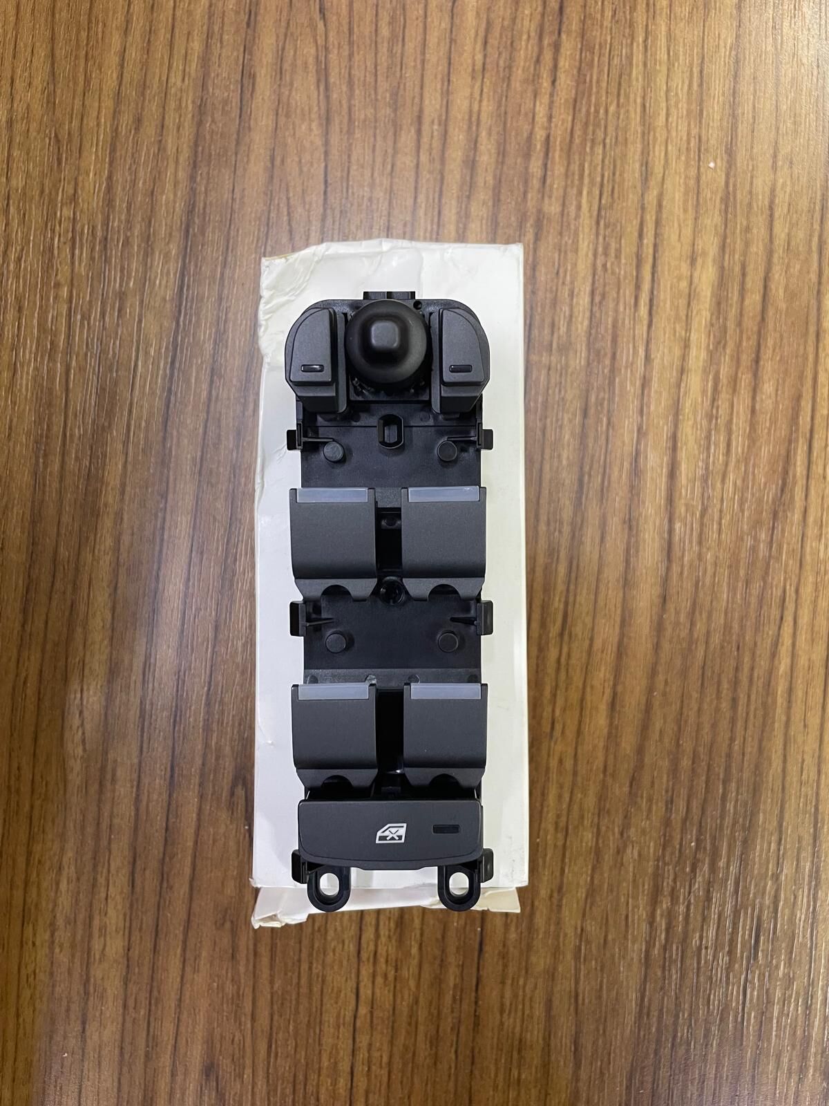 LR025908G - CAM DÜĞME PANELİ SOL (EVOQUE) - Kraftvoll