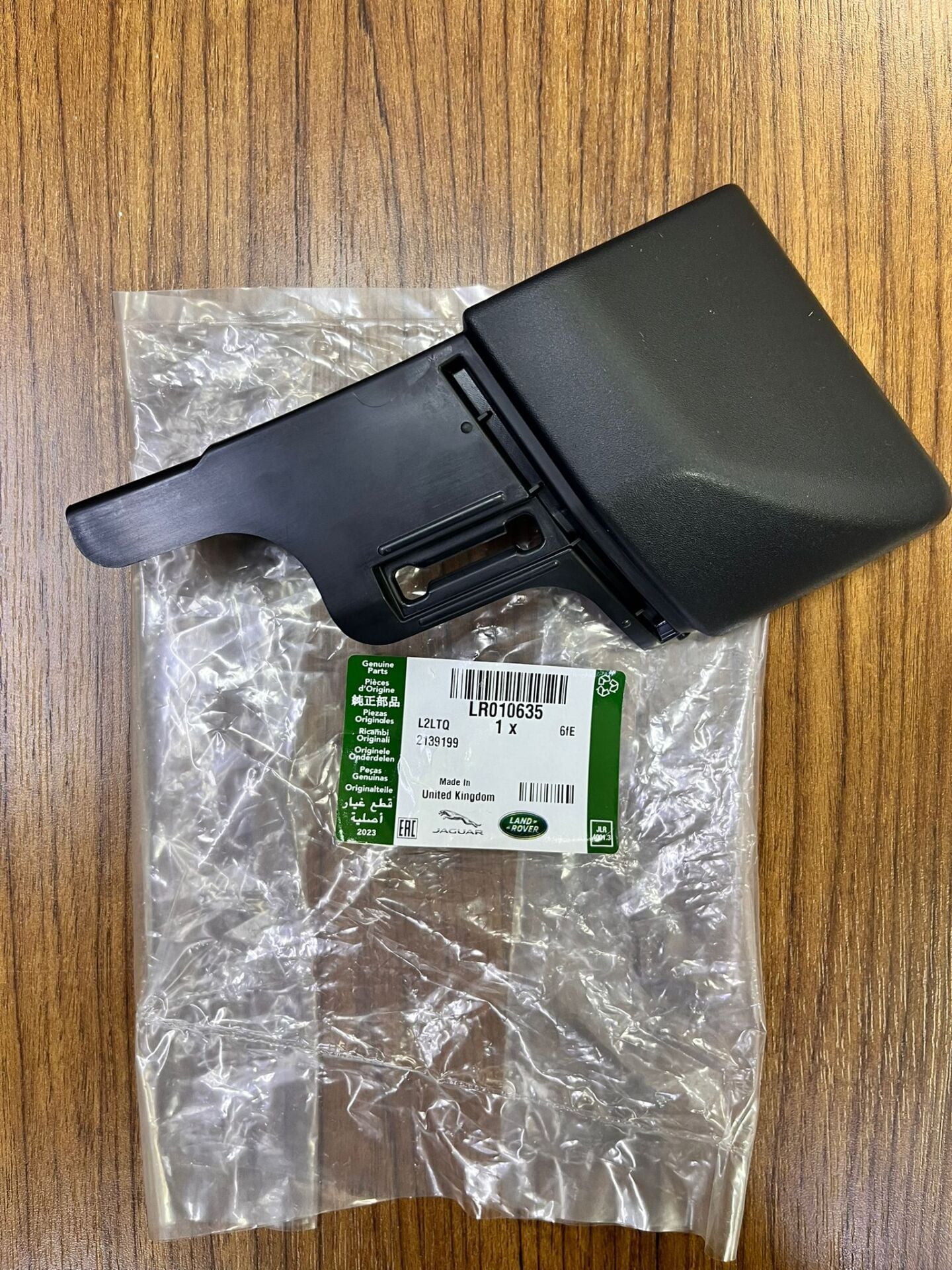 LR010635 - ÖN ÇAMURLUK DODİK ARKA KAPAK SAĞ (DİSC.S3-4) - Land Rover