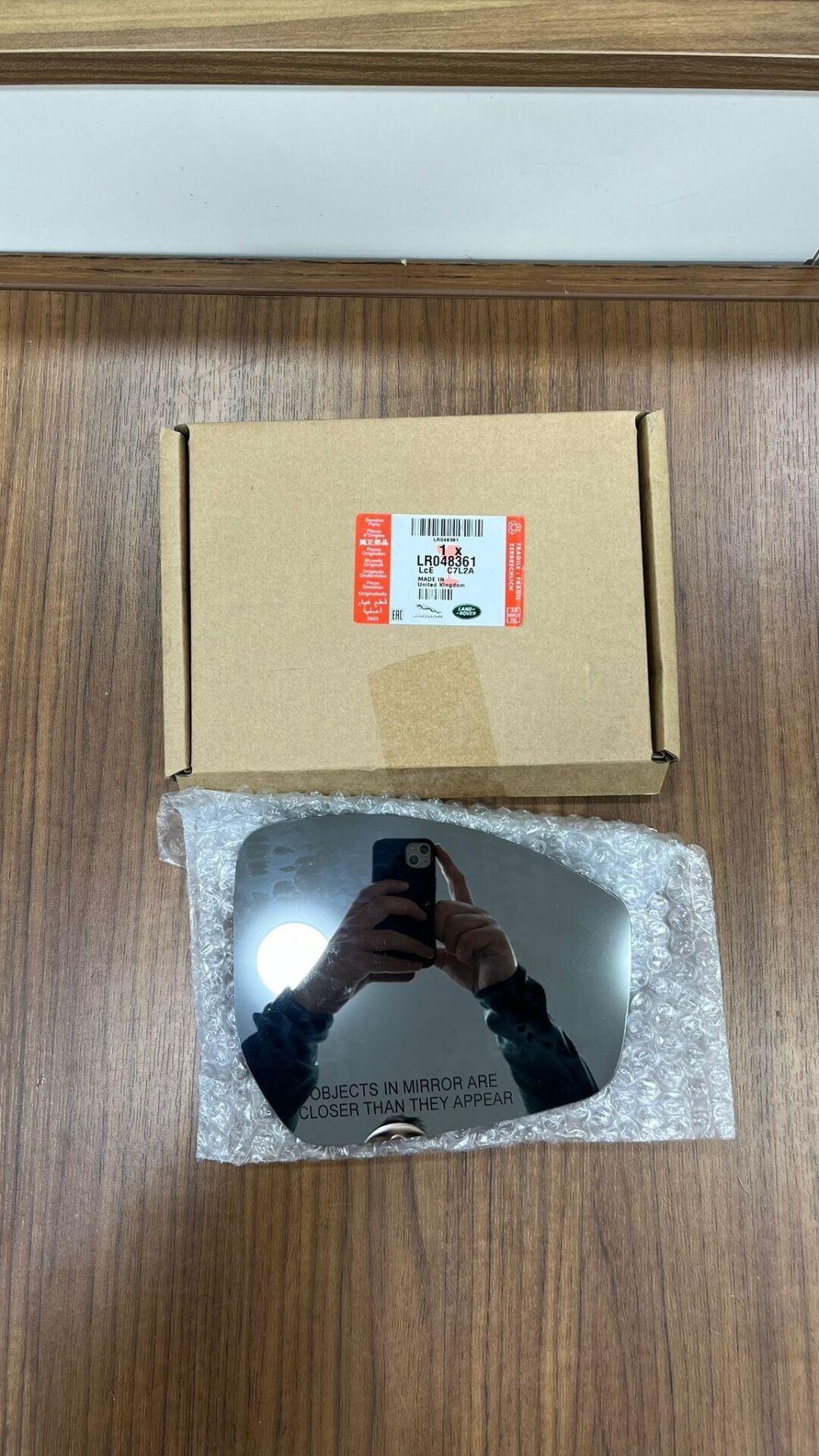 LR048361 - AYNA CAMI SAĞ (VELAR) - Land Rover