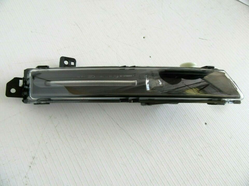 LR111099 - ÖN SİS FARI SAĞ (VELAR) - Land Rover