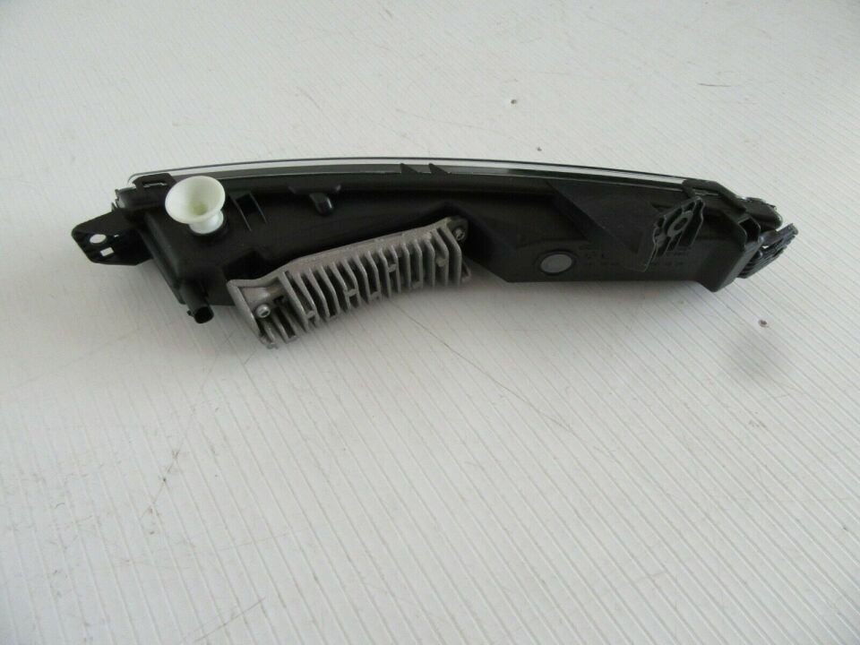 LR111099 - ÖN SİS FARI SAĞ (VELAR) - Land Rover