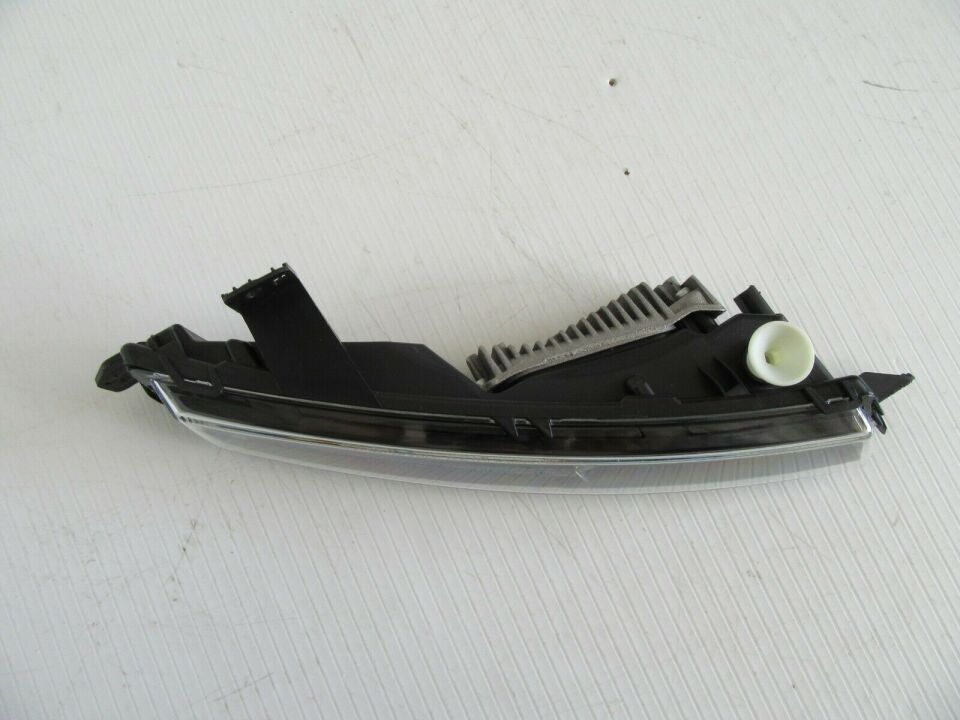 LR111099 - ÖN SİS FARI SAĞ (VELAR) - Land Rover