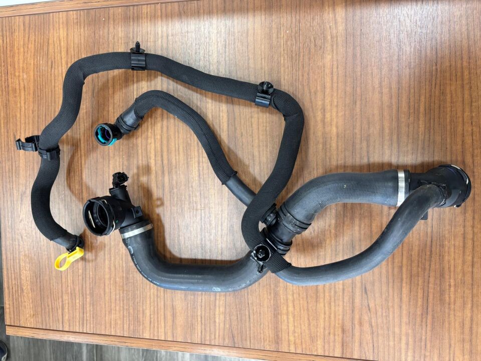 LR091653 - RADYATÖR SU SOĞUTMA HORTUMU 2.0 DZL. (VELAR) - Land Rover