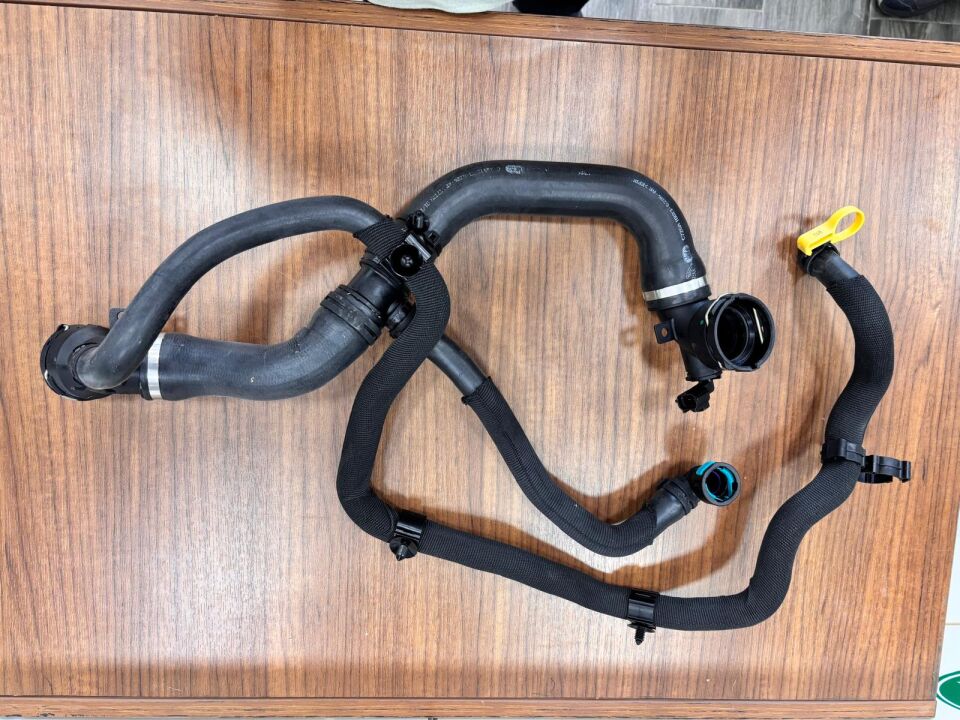 LR091653 - RADYATÖR SU SOĞUTMA HORTUMU 2.0 DZL. (VELAR) - Land Rover