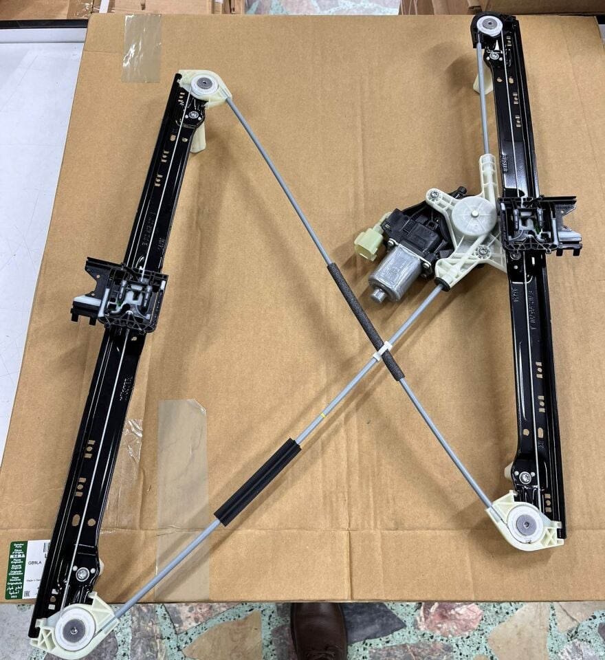 LR153950 - ÖN CAM KRİKO SOL (3.0L V6/VOGUE) - Land Rover