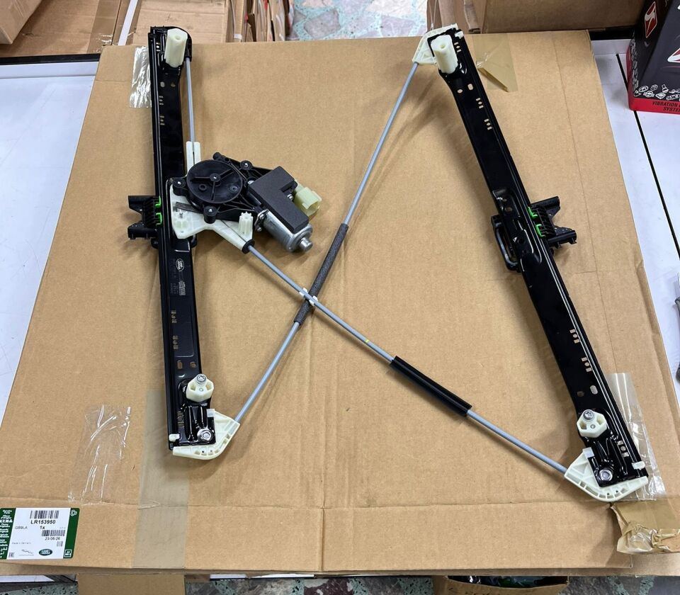 LR153950 - ÖN CAM KRİKO SOL (3.0L V6/VOGUE) - Land Rover