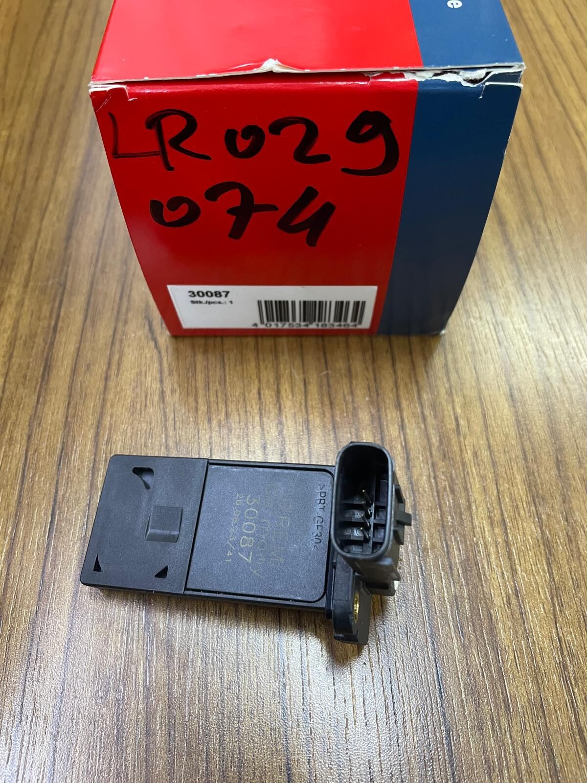 LR029074G - HAVA AKIŞMETRE SENSÖRÜ (4.4L V8) - Hella