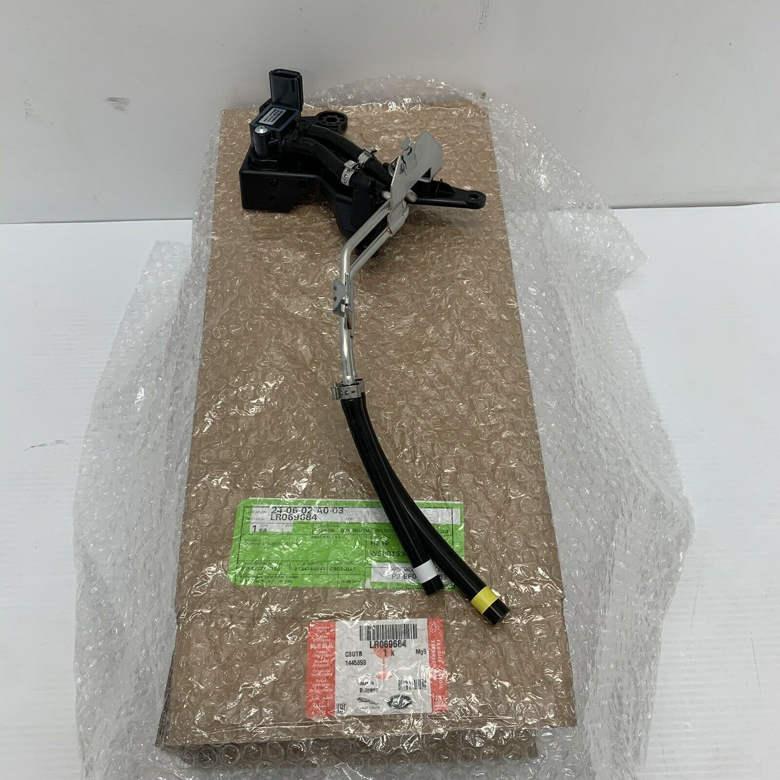 LR069684 - EGZOST GAZ SENSÖRÜ FA/GA 3.0 V6 D GEN2 (VOGUE/SPORT) - Land Rover