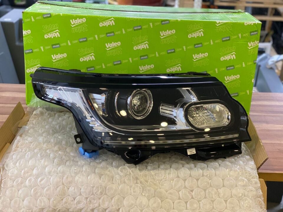 LR067202G - ÖN FAR SAĞ/BI XENON (3.0L V6/VOGUE) - Valeo