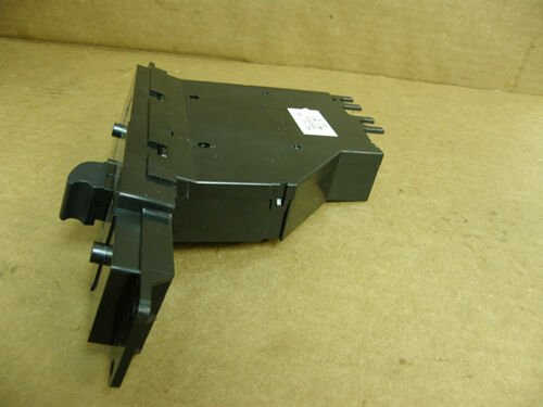 YUD502030 - ÖN CAM DÜĞME SAĞ (3.6/VOGUE) - Land Rover