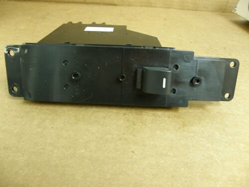 YUD502030 - ÖN CAM DÜĞME SAĞ (3.6/VOGUE) - Land Rover