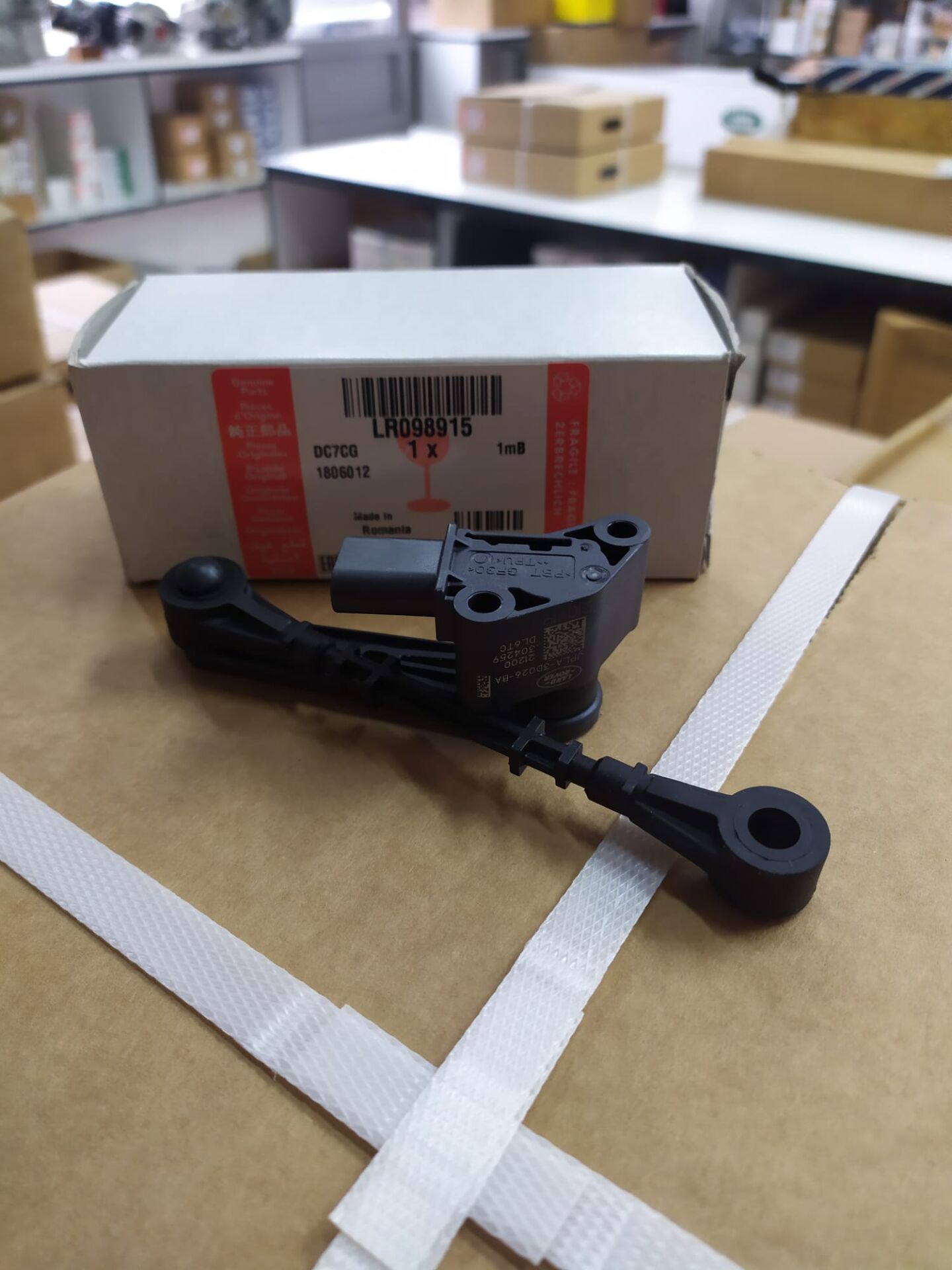 LR098915 - ARKA EAS SENSÖRÜ(DİSCO-5/RRS/VOGUE/NEW/DEF) - Land Rover