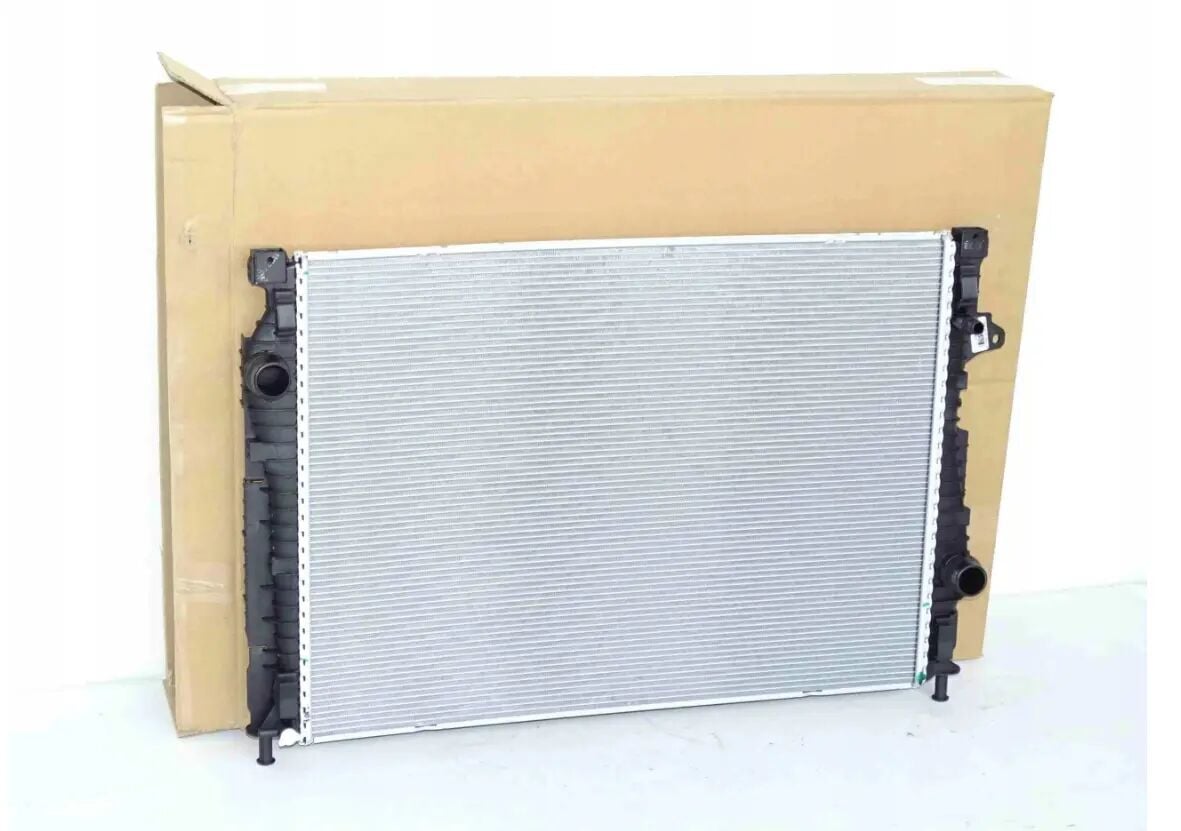 LR135901 - RADYATÖR 1.5L AJ20P3 (NEW EVOQUE) - Land Rover