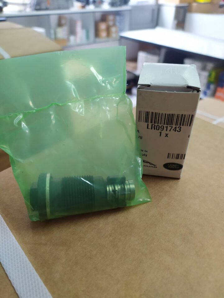 LR091743 - EGZANTRİK GERGİ ÜST(NEW DEF./DİSCOVERY SPORT/VELAR/2.0L Hİ PHEV) - Land Rover