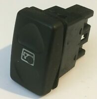 YUF500050PUY - ARKA BAGAJ CAM AÇMA DÜĞME(TD4) - Land Rover