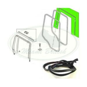 LR041419 - ARKA KAPI LASTİK KEÇE SAĞ (3.0/VOGUE) - Land Rover