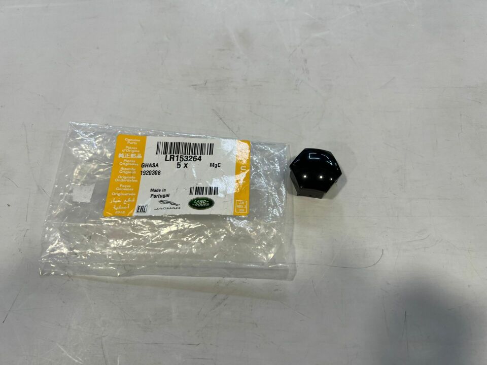 LR153264 - BİJON SOMUN KAPAĞI SİYAH (NEW VOGUE 22>) - Land Rover