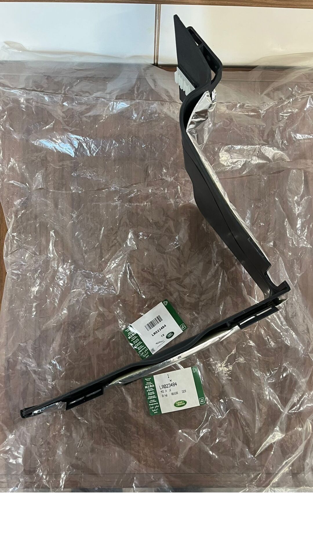 LR023484 - AKÜ KAPAK SOL (SPORT/DİSC.S4) - Land Rover