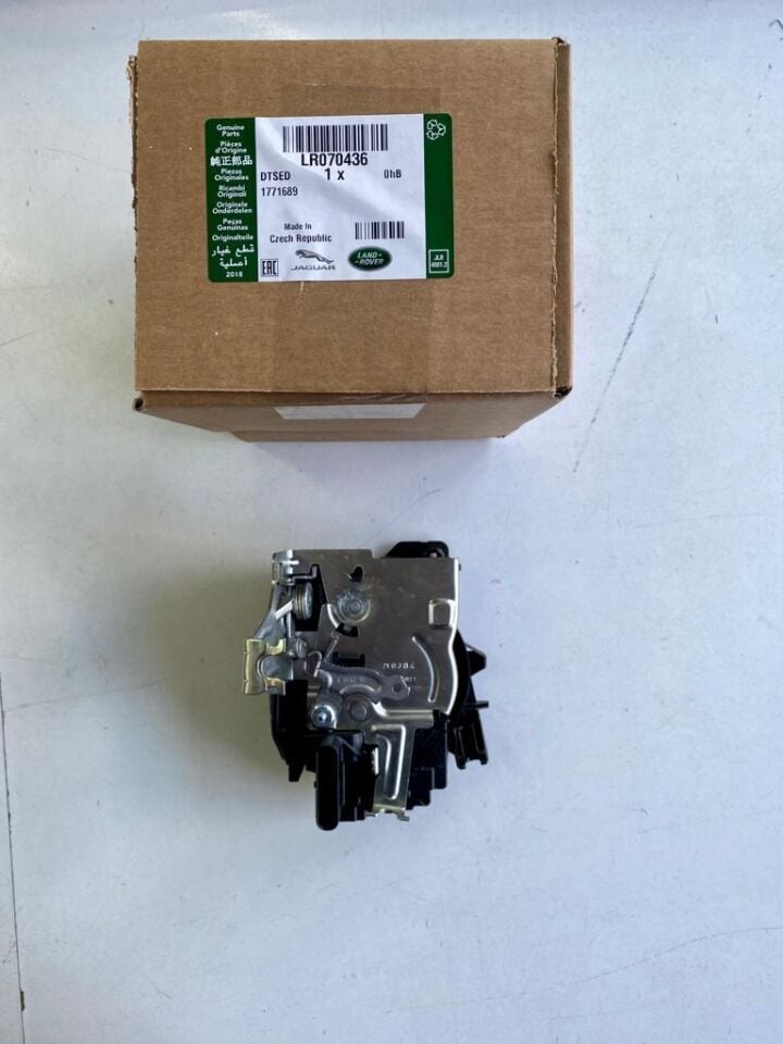 LR070436 - ÖN KAPI KİLİDİ SAĞ (DİSCO5/VELAR/DEF) - Land Rover