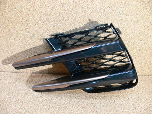 LR093471 - ÖN SİS FAR IZGARA SOL (VELAR) - Land Rover