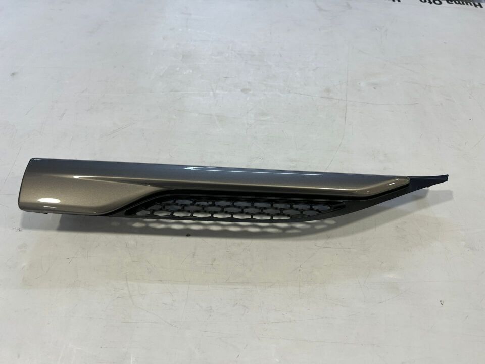 LR027315 - ÖN ÇAMURLUK IZGARASI SAĞ(EVOQUE) - Land Rover