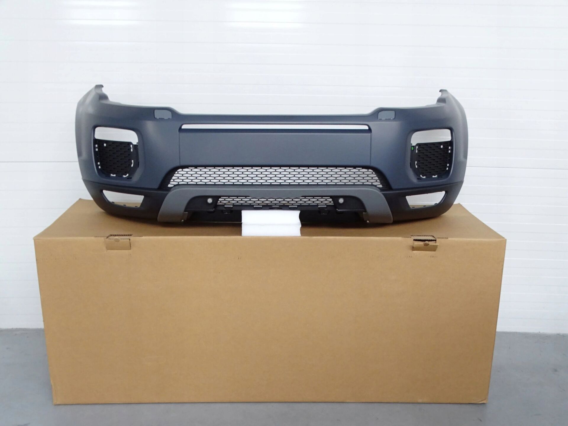 LR079533 - ÖN TAMPON GT (EVOQUE) - Land Rover