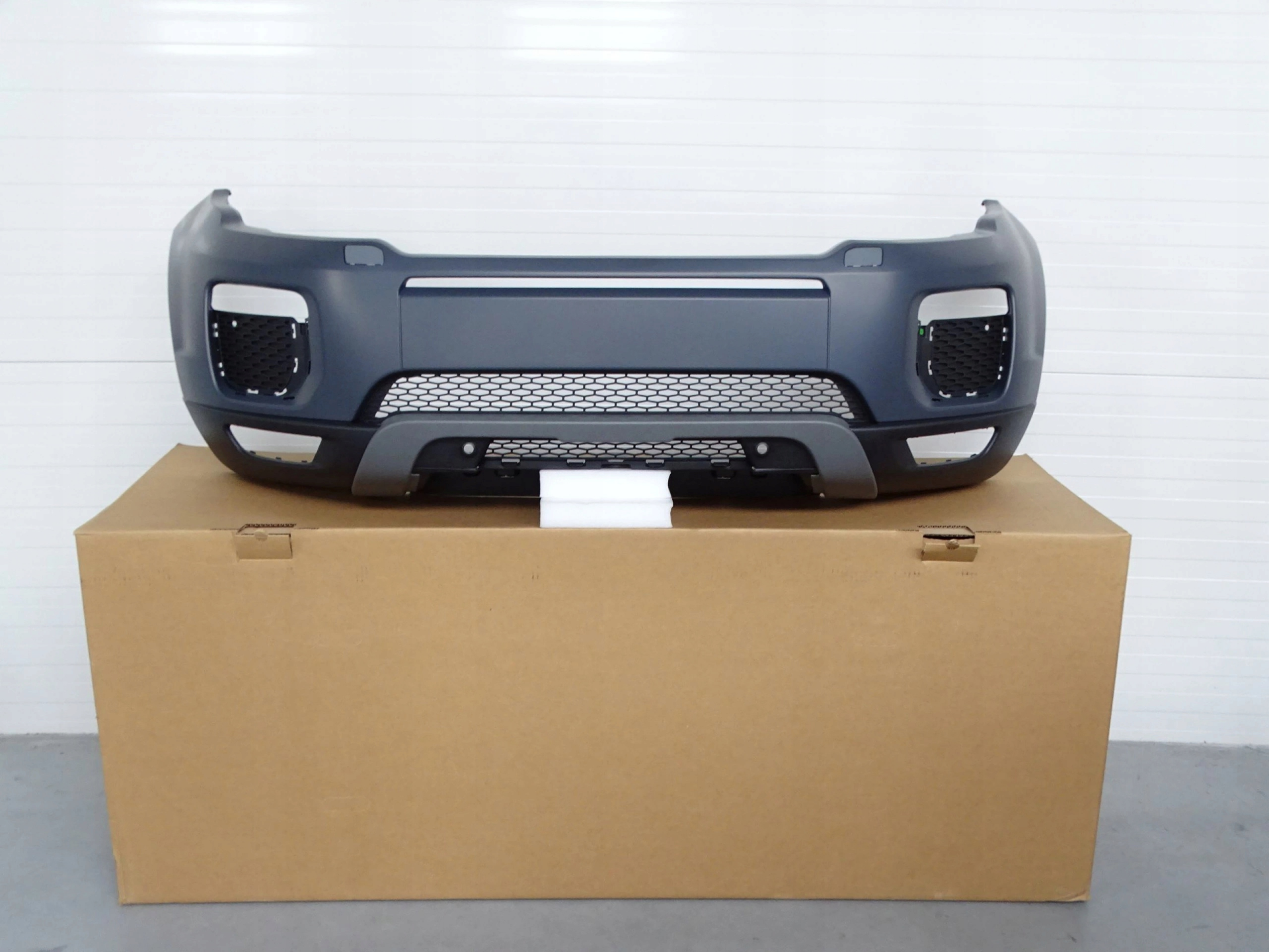 LR079533 - ÖN TAMPON GT (EVOQUE) - Land Rover