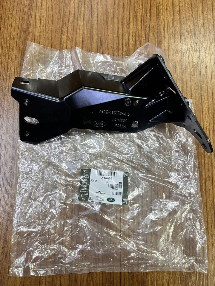 LR126255 - ÖN ÇAMURLUK BAĞLANTI AYAĞI SOL (NEW EVOQUE 2020) - Land Rover