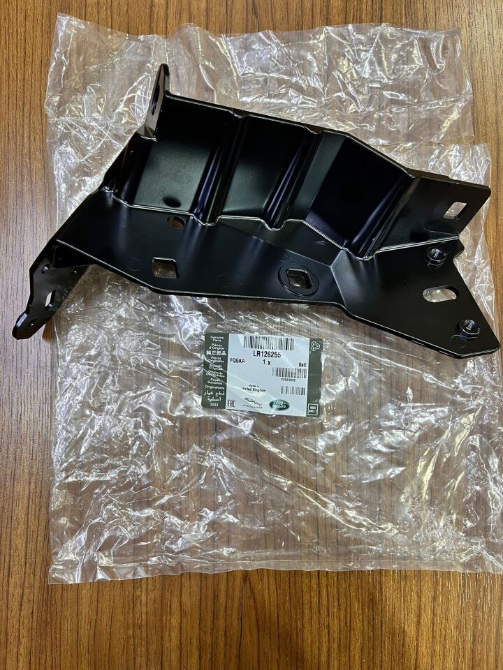 LR126255 - ÖN ÇAMURLUK BAĞLANTI AYAĞI SOL (NEW EVOQUE 2020) - Land Rover