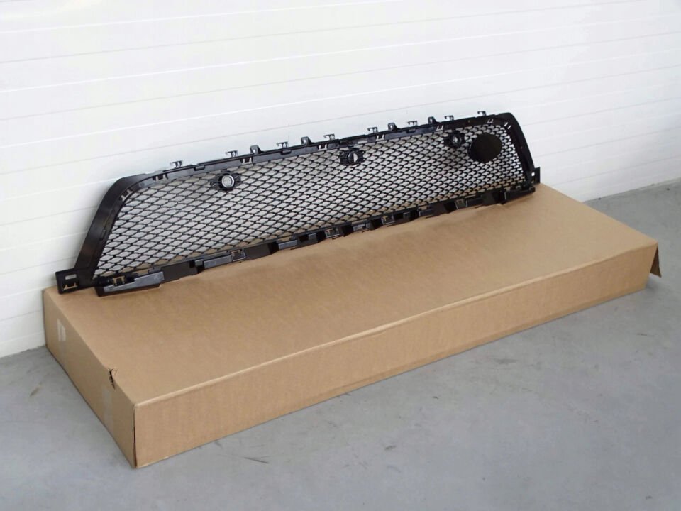 LR157793 - ÖN TAMPON IZGARASI (VELAR ) - Land Rover