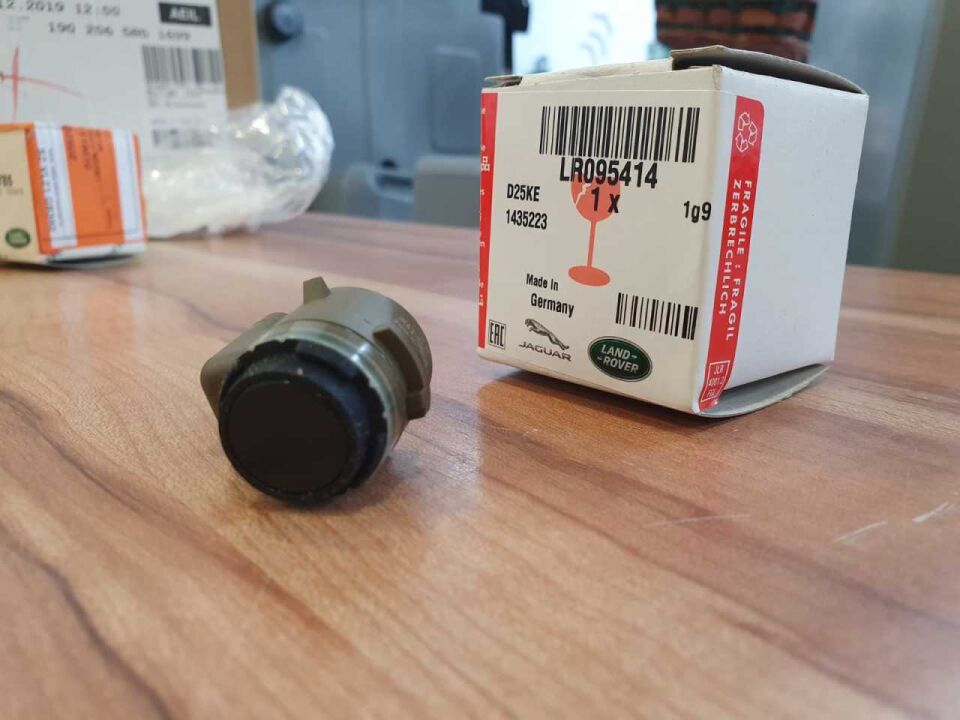 LR095414 - ÖN PARK SENSÖRÜ İÇ (VELAR) - Land Rover