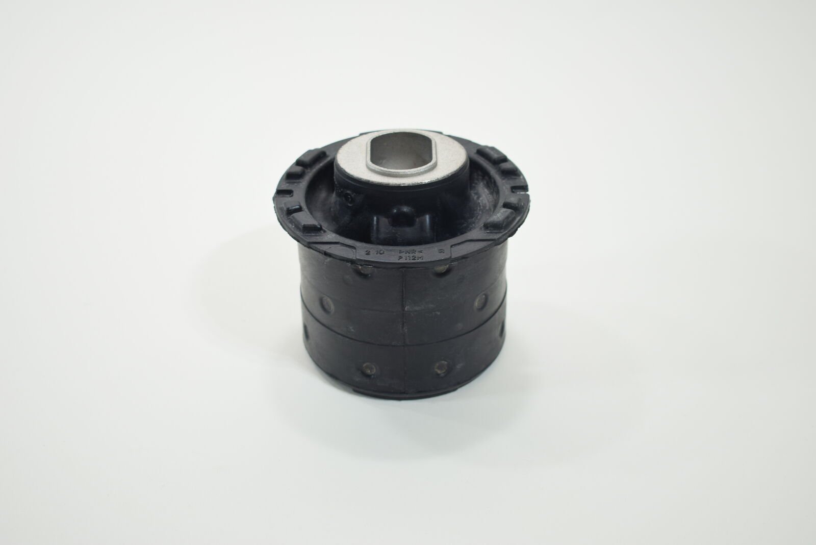 LR058008 - ARKA TRAVERS ÖN BURÇ (NEW/DEFENDER) - Land Rover