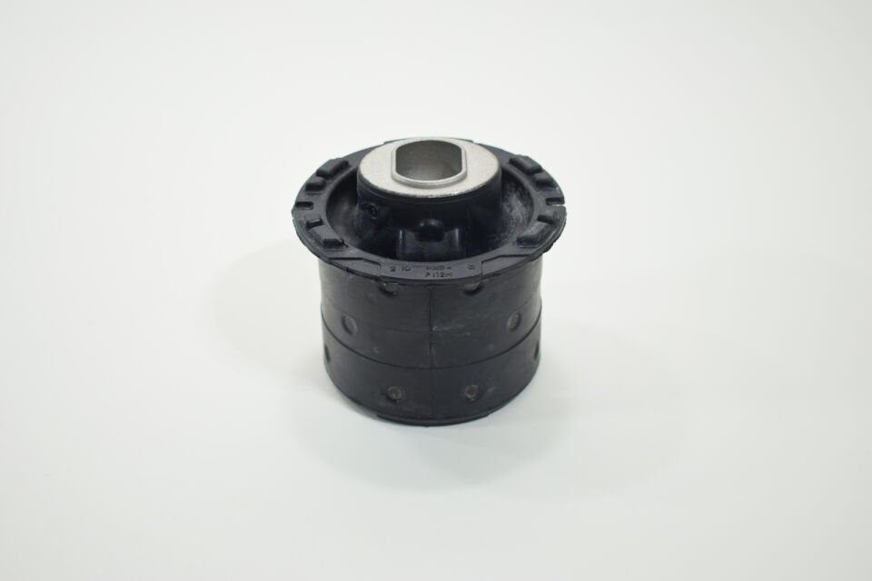 LR058008 - ARKA TRAVERS ÖN BURÇ (NEW/DEFENDER) - Land Rover