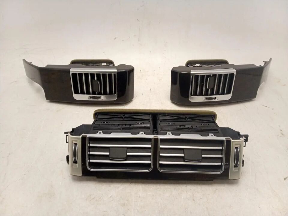 LR109225 - TORPİDO HAVA MAZGALI ORTA(3.0L V6) - Land Rover