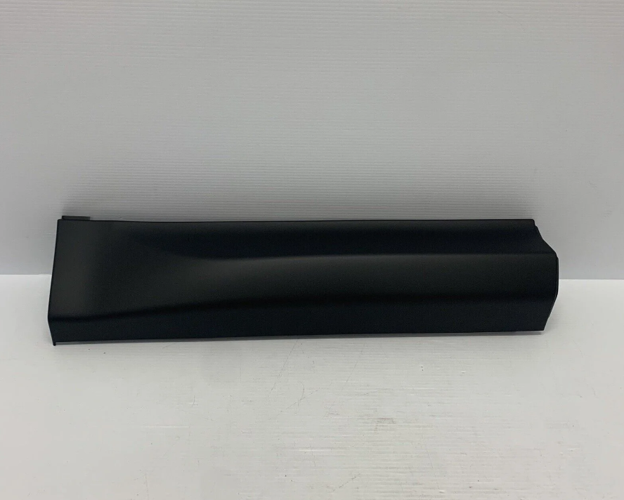 LR164839 - ARKA KAPI ALT KAPLAMASI SAĞ (DİSC.SPORT) - Land Rover