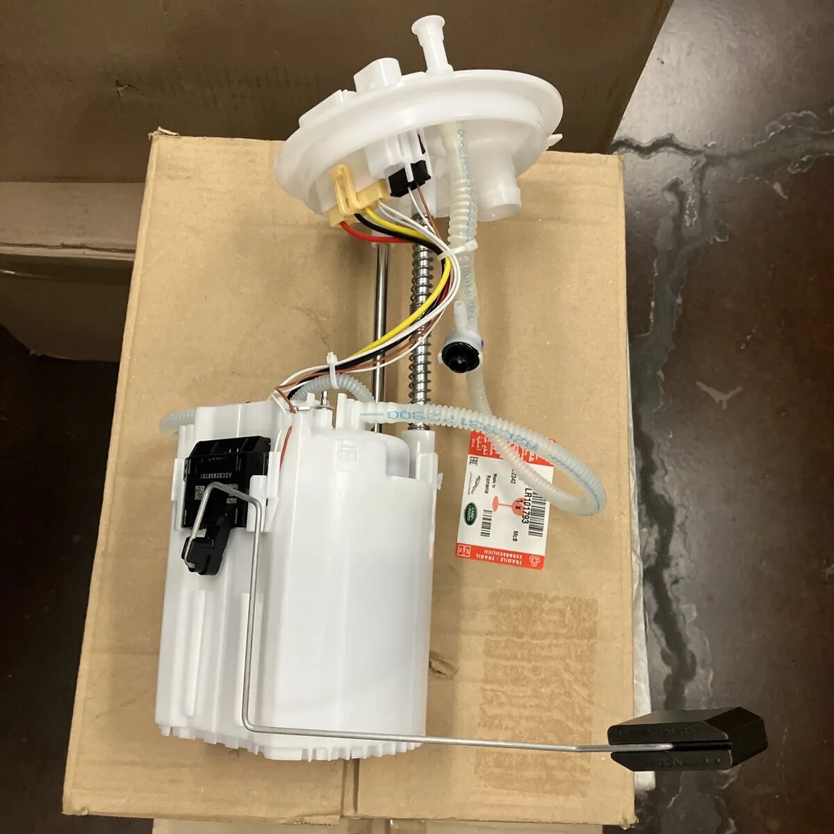 LR101793 - YAKIT POMPASI 3.0 V6 (SPORT/VOGUE) - Land Rover