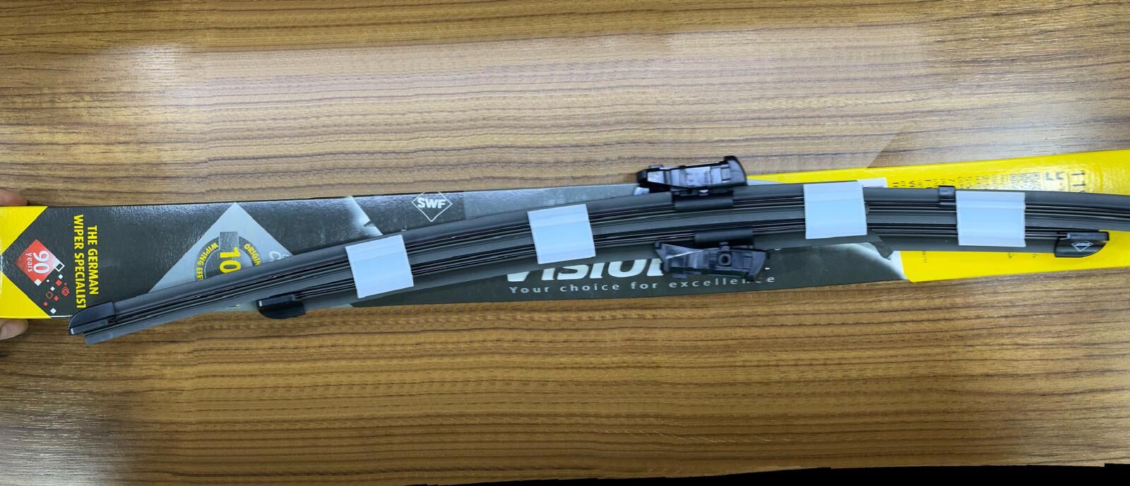 LR093425G - ÖN SİLECEK SAĞ (VELAR) - Swf