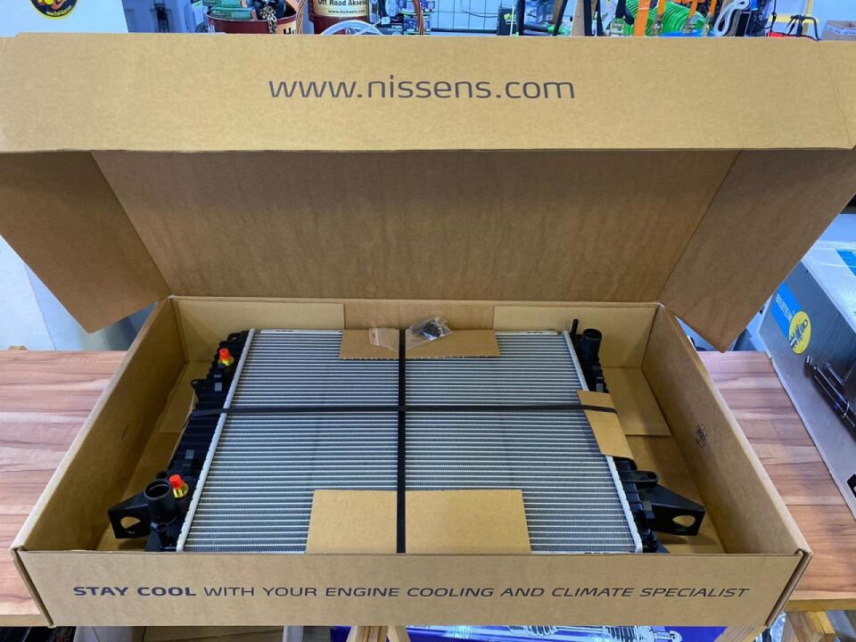 LR021778G - RADYATÖR 8A (2.7/NWD3/4) - MAHLE