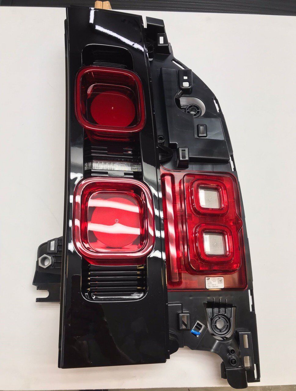 453123456 - ARKA STOP SAĞ (NEW DEFENDER) - Land Rover